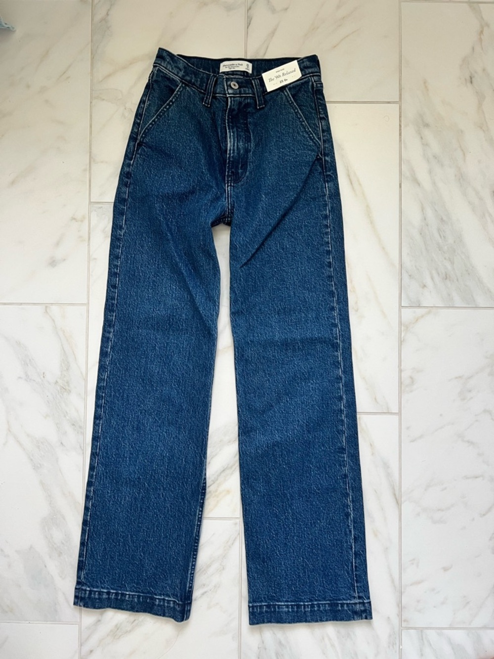 NWT Abercrombie & Fitch | the 90’s Relaxed High Rise Jeans in Dark Blue 25/0R - Picture 6 of 9